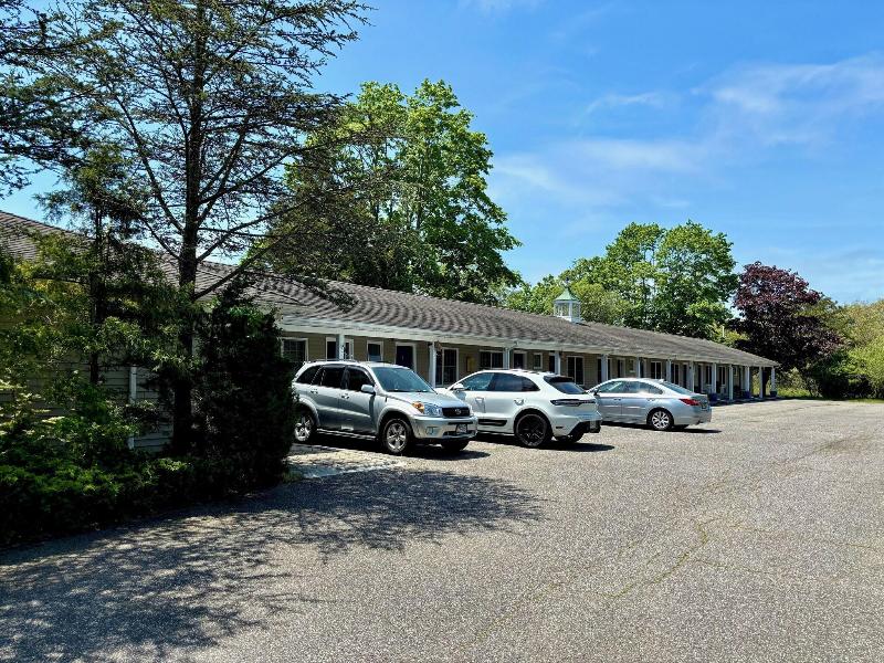 Westhampton Seabreeze Motel image