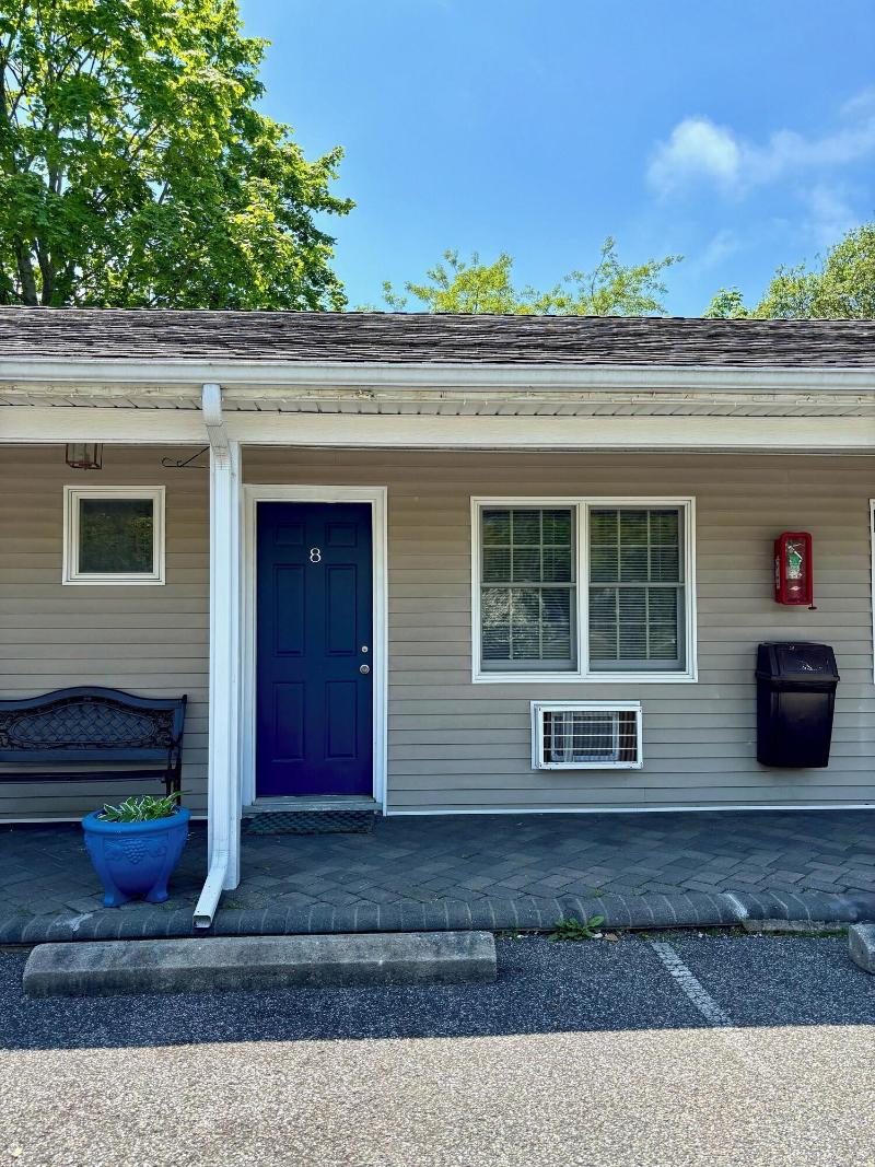 Westhampton Seabreeze Motel image