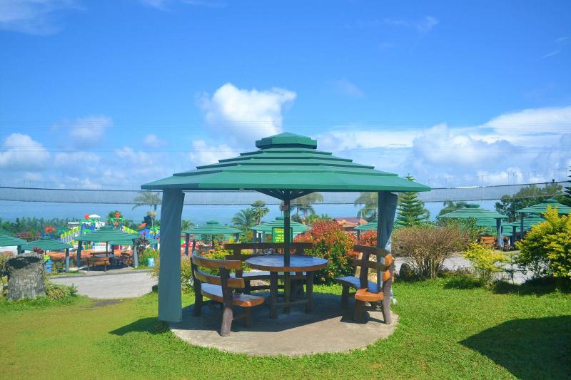 Campuestohan Highland Resort image