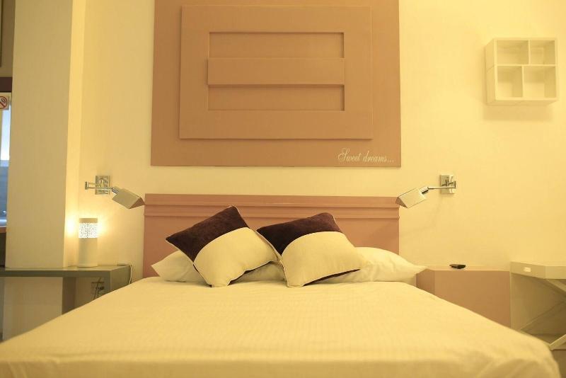 Hotel Monde image
