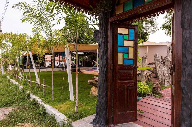 Tree Roots Retreat image