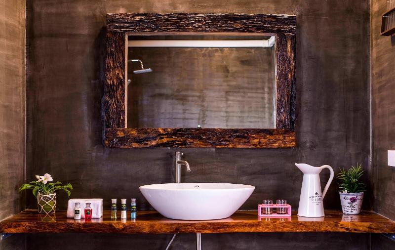 Tree Roots Retreat image