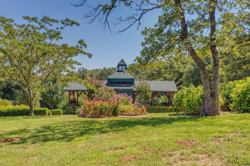 The Whispering Pines Inn Bed & Breakfast image