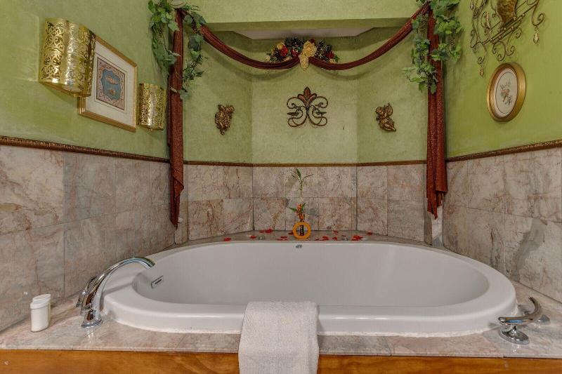 The Whispering Pines Inn Bed & Breakfast image