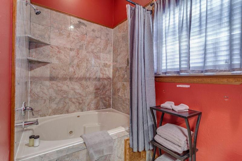 The Whispering Pines Inn Bed & Breakfast image