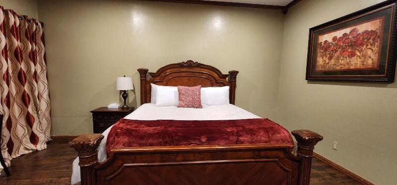 The Whispering Pines Inn Bed & Breakfast image