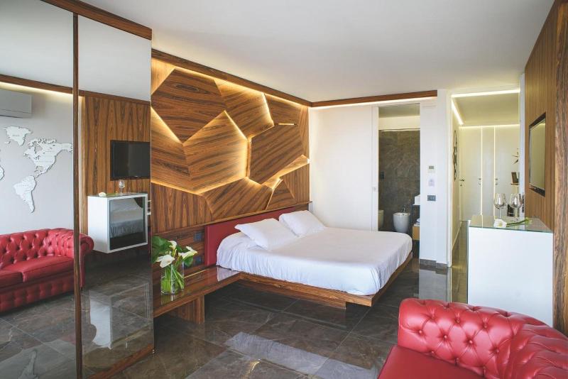 Upper Rooms image
