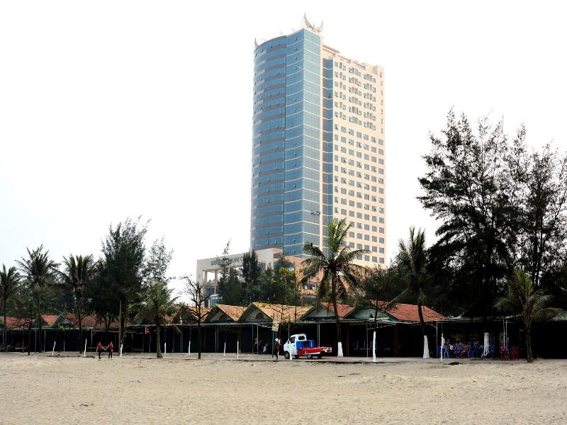 Muong Thanh Grand Cua Lo Hotel