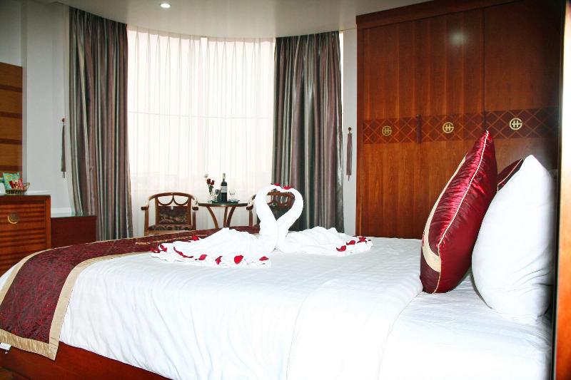 Golden Thai Binh Hotel image