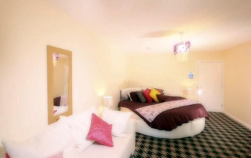 The Brown Horse Hotel image