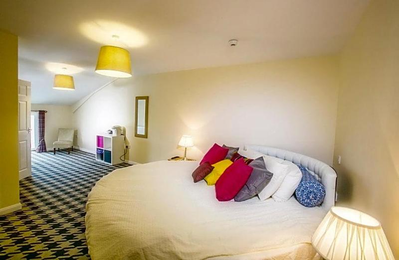 The Brown Horse Hotel image