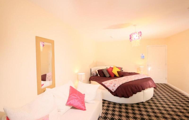 The Brown Horse Hotel image