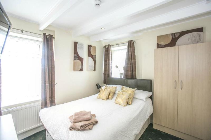 The Brown Horse Hotel image