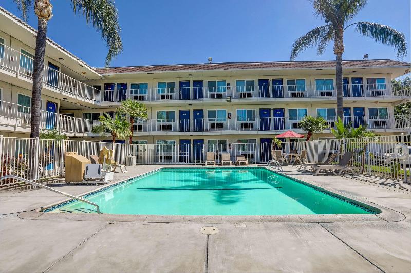 Motel 6 San Bernardino, CA - North image