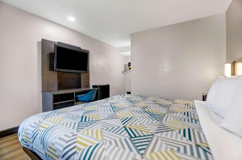 Motel 6 San Bernardino, CA - North image