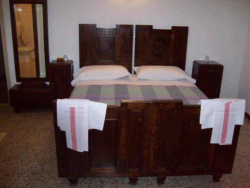 Albergo Ristorante Gualtieri image