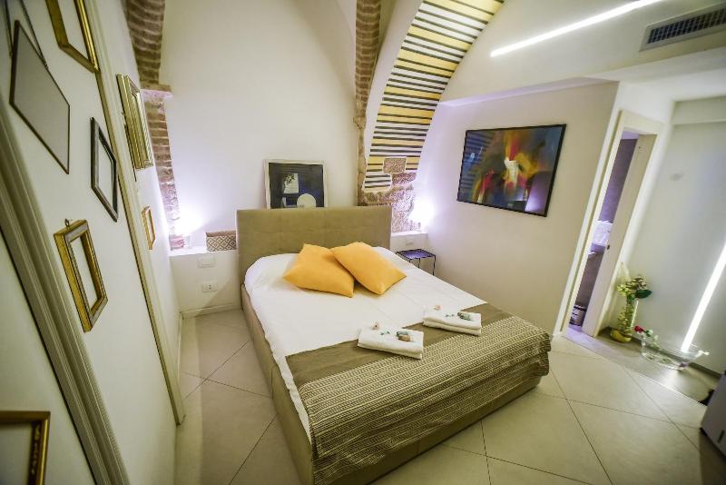 Little Italy Boutique Hostel image