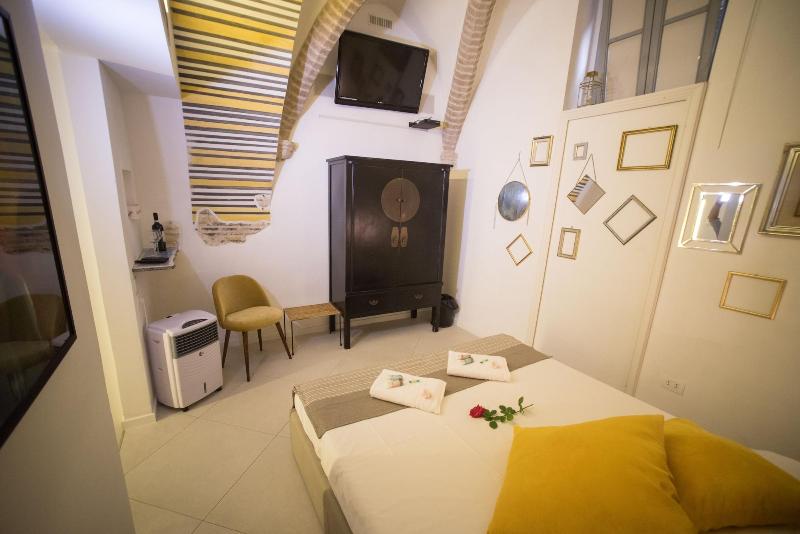 Little Italy Boutique Hostel image
