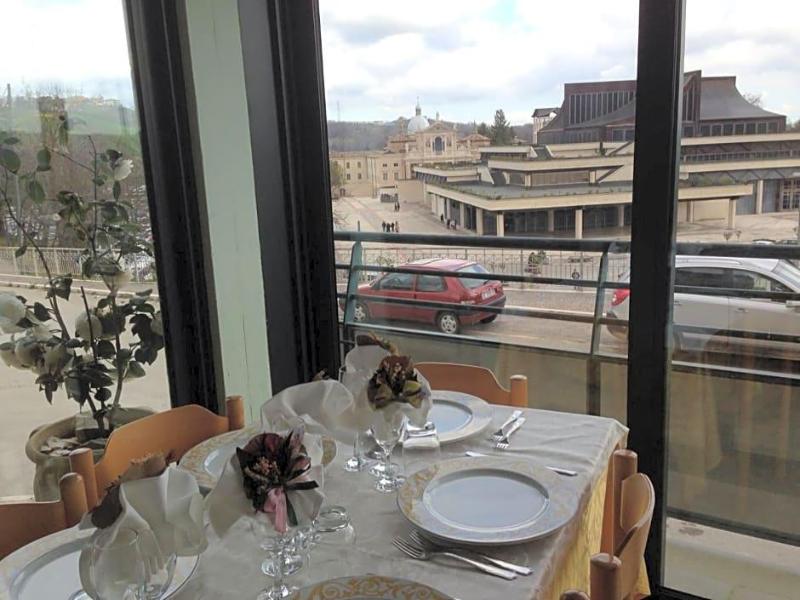 Pina Ristorante Hotel image