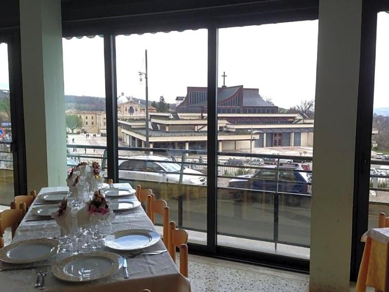 Pina Ristorante Hotel image