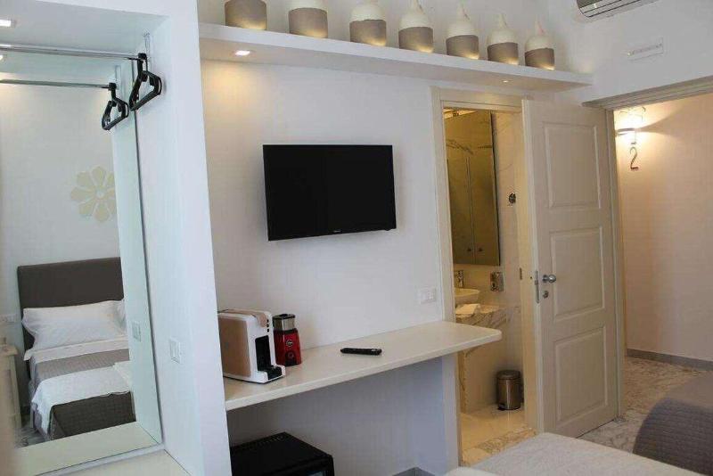 Flos Guest House image