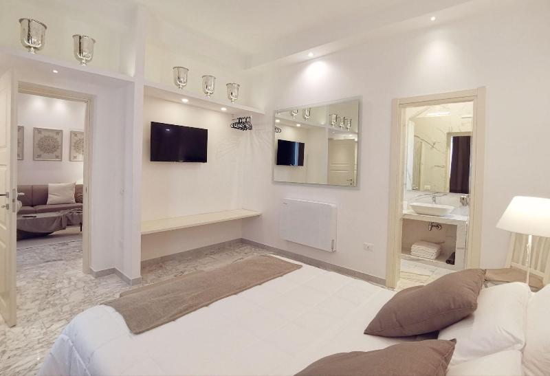 Flos Guest House image