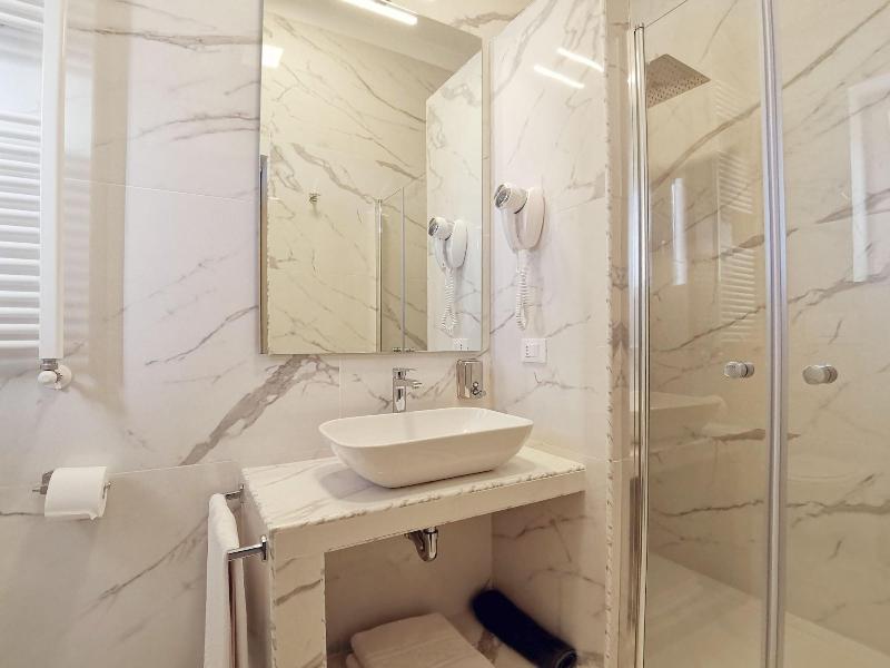 Flos Guest House image