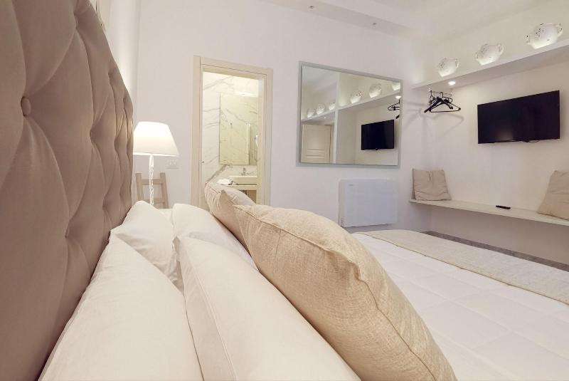 Flos Guest House image