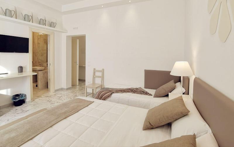 Flos Guest House image