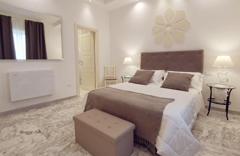 Flos Guest House image