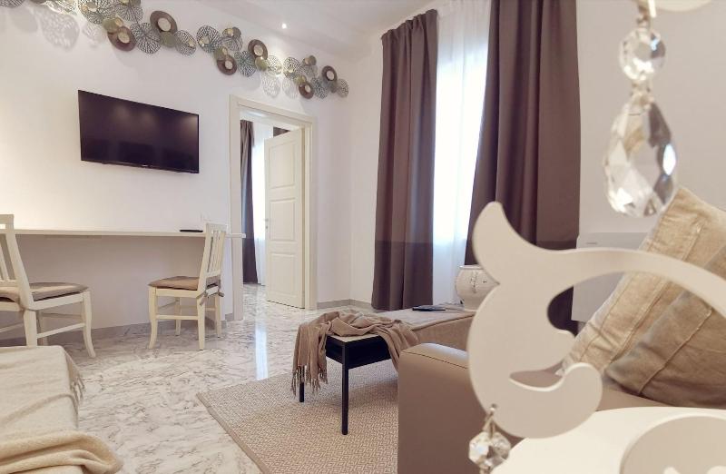 Flos Guest House image