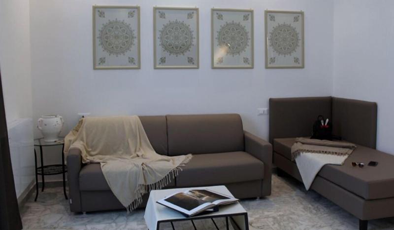 Flos Guest House image