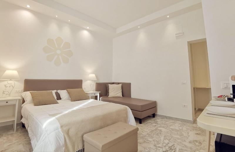 Flos Guest House image