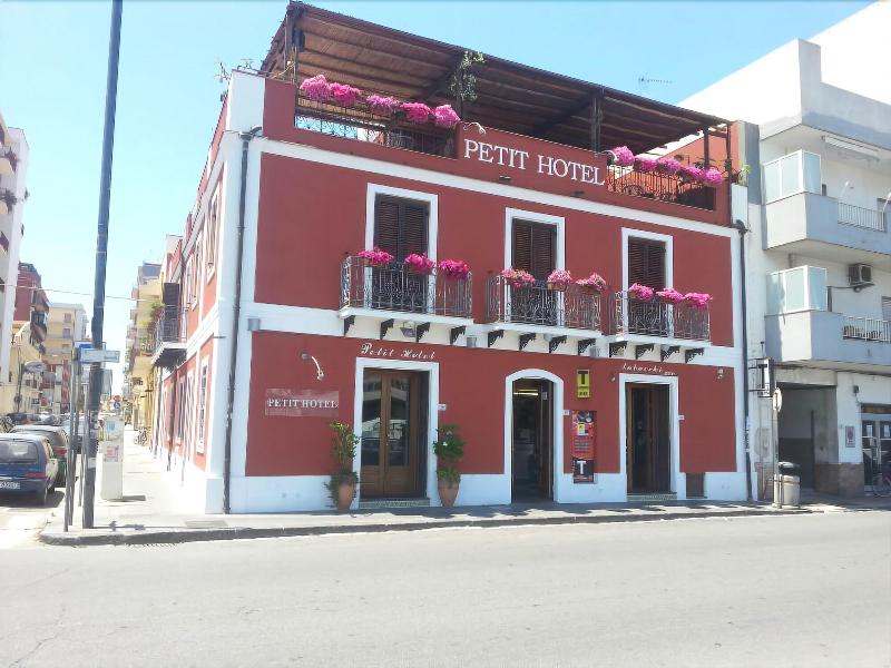 Petit Hotel