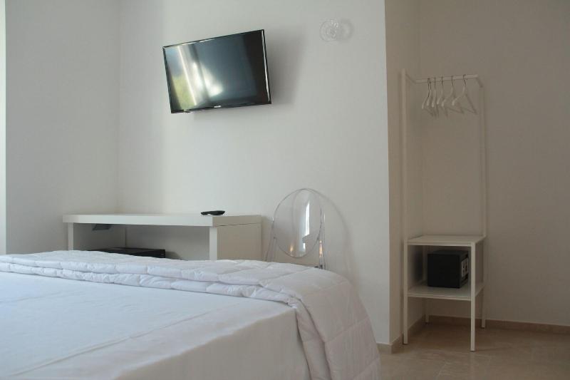 Lamia Room Rentals image