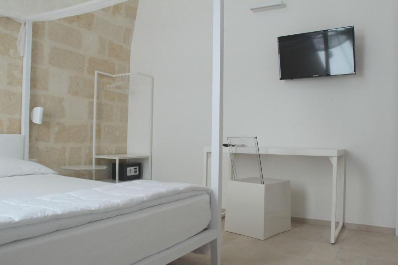 Lamia Room Rentals image