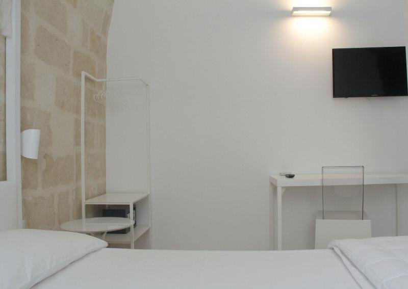 Lamia Room Rentals image