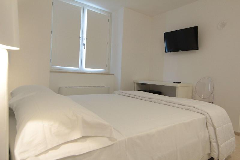 Lamia Room Rentals image