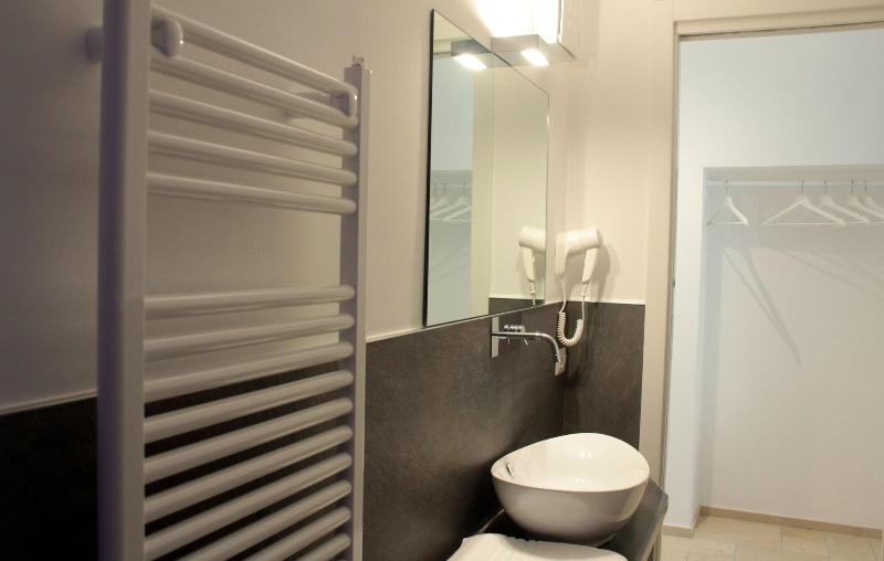 Lamia Room Rentals image
