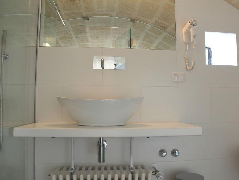 Lamia Room Rentals image