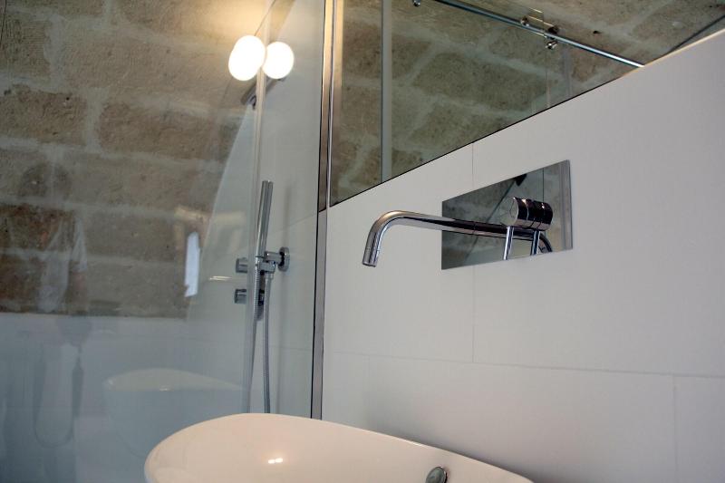 Lamia Room Rentals image