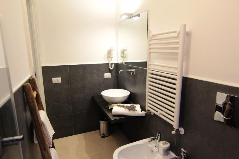 Lamia Room Rentals image