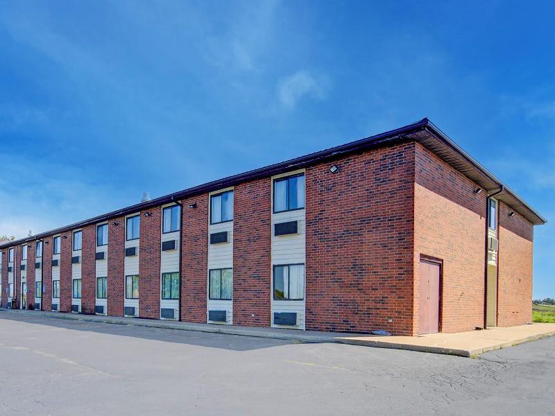 Capital O Amerihost Inn and Suites Mexico Hwy 54 image