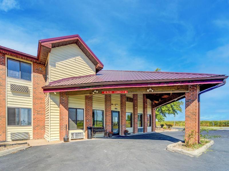 Capital O Amerihost Inn and Suites Mexico Hwy 54 image