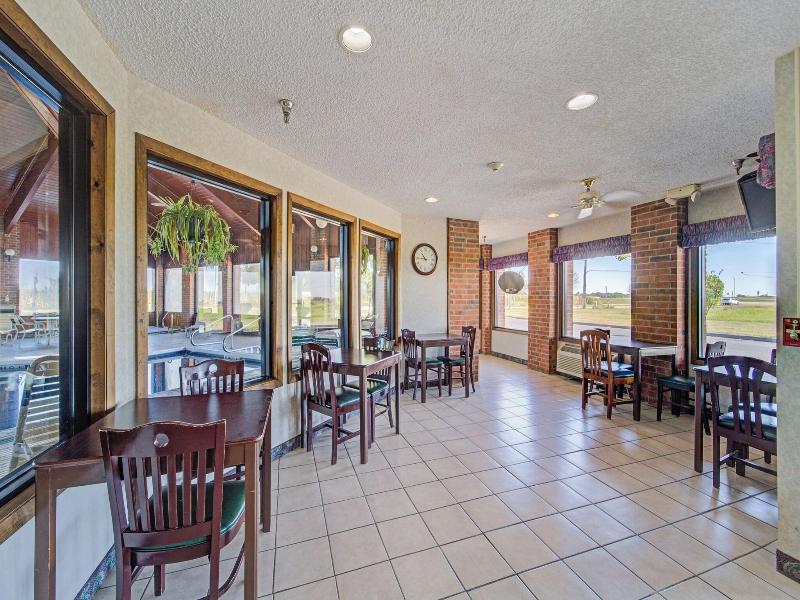 Capital O Amerihost Inn and Suites Mexico Hwy 54 image