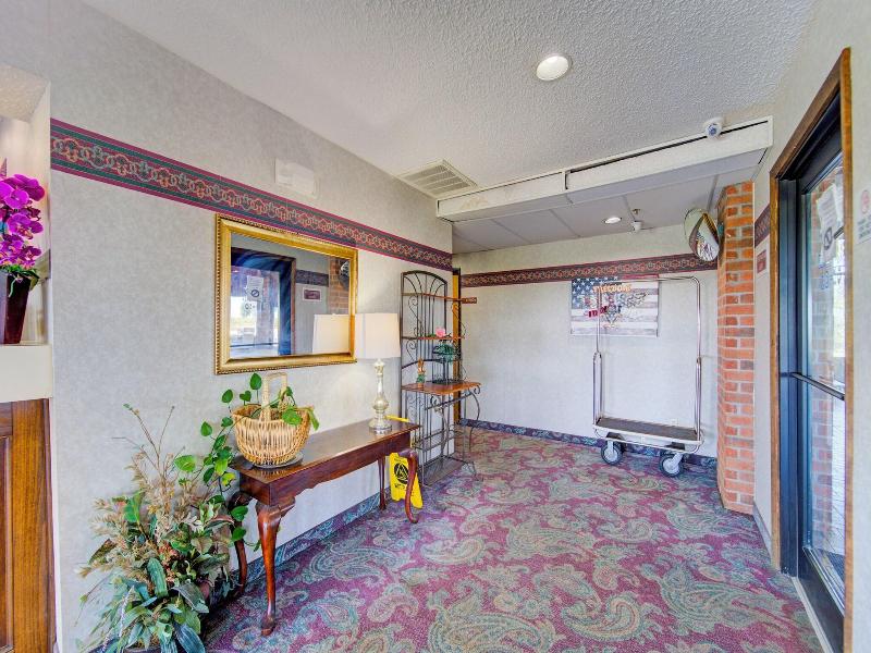 Capital O Amerihost Inn and Suites Mexico Hwy 54 image