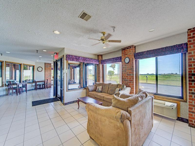 Capital O Amerihost Inn and Suites Mexico Hwy 54 image