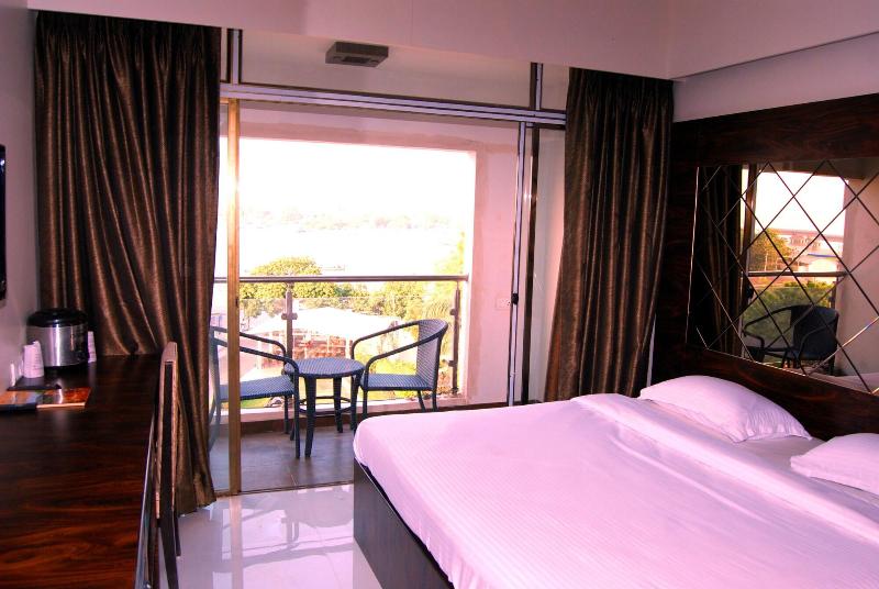 Apaar Hotel image