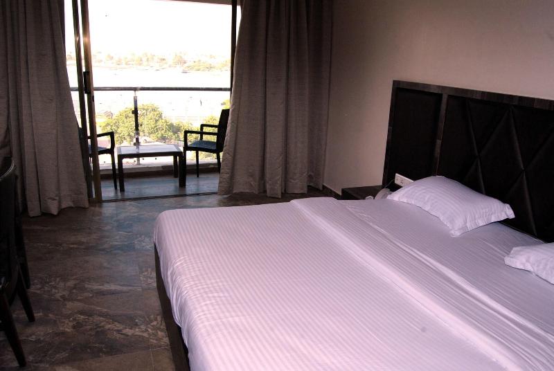 Apaar Hotel image