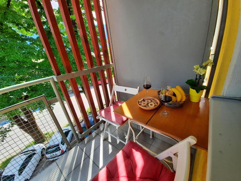 Apartment Honey Bee image